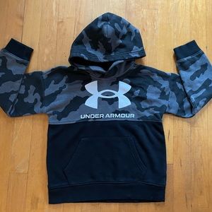 Under Armour Camo Hoodie Size 6 Pullover Sweatshirt